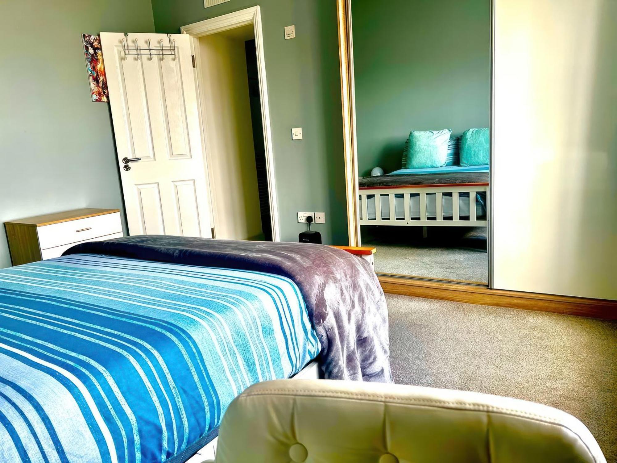 Lovely 2 Bed 2 Bath Flat With Free Parking Poole Exterior photo