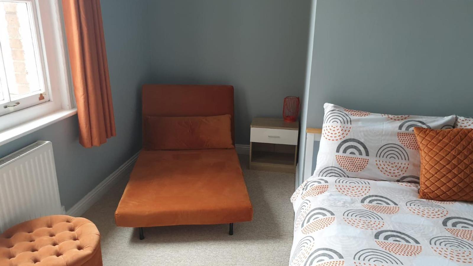 Lovely 2 Bed 2 Bath Flat With Free Parking Poole Exterior photo