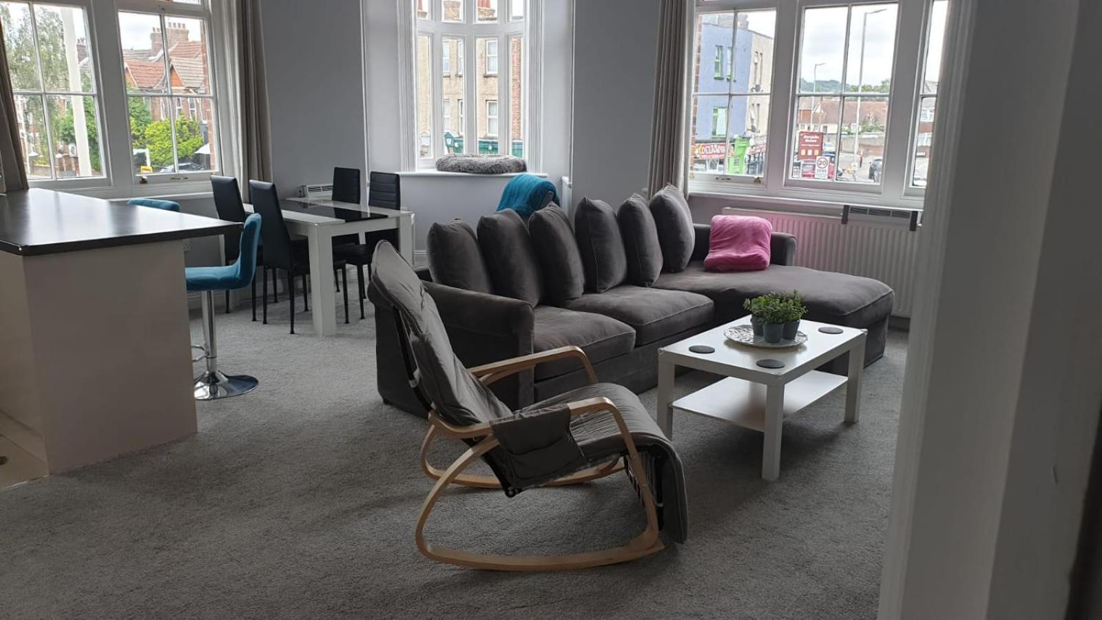 Lovely 2 Bed 2 Bath Flat With Free Parking Poole Exterior photo